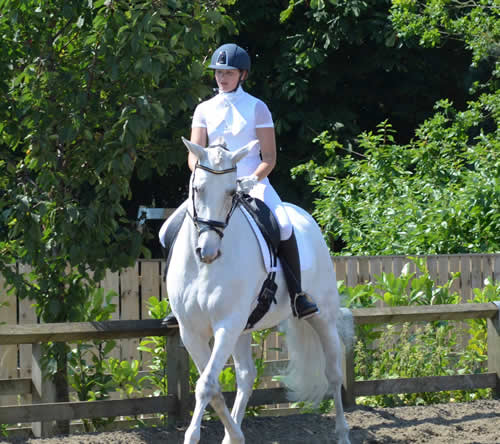 Karry wins ArcEquine Golden Voucher Karry Gardners Tia BethRobinson 2 - Karry wins ArcEquine Golden Voucher