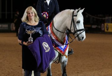 SEIB Search for a Star Lisa Sergeant riding Linsford Ear to the Ground © Julian Portch 360x245 - SEIB Search for a Star series seeks out future HOYS stars